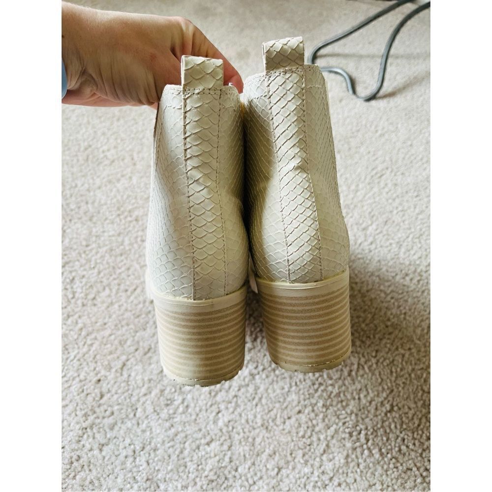 Altar’d State Edele P Ankle Chunky Boots Cream sz 7M Snakeskin - Picture 5 of 11
